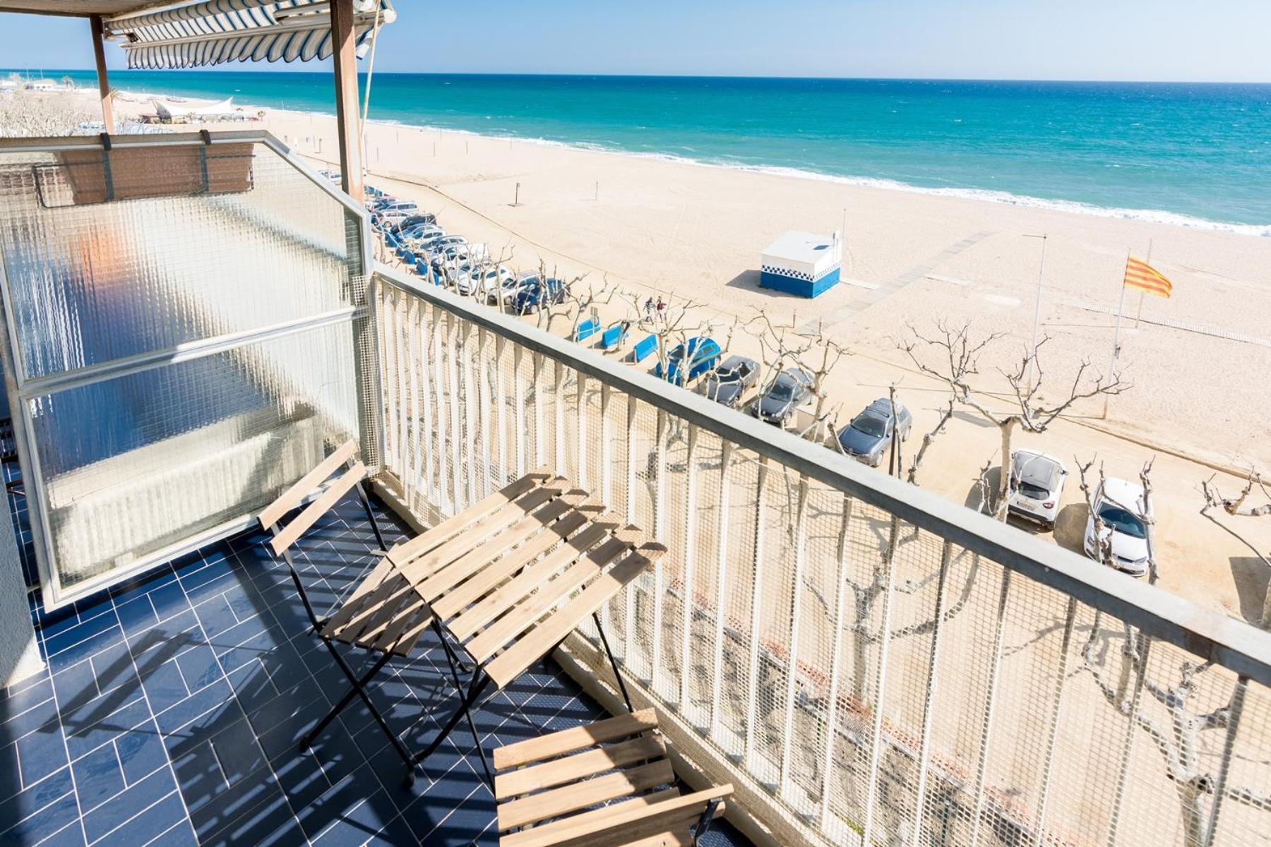 Homeholidaysrentals Etoile Calella Exterior photo